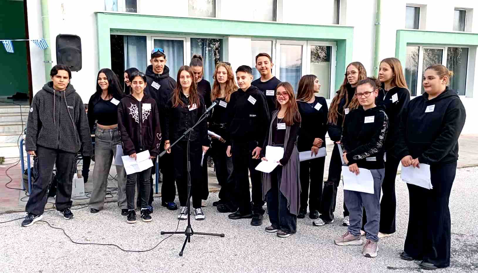 Το ΕΠΑΛ Τυρνάβου απέτισε φόρο τιμής στους εξεγερθέντες του Πολυτεχνείου